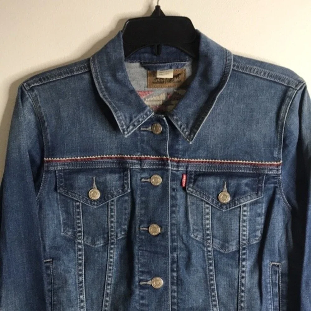 Levis Denim Jacket Embroidered back  Blue Trucker size large y2k